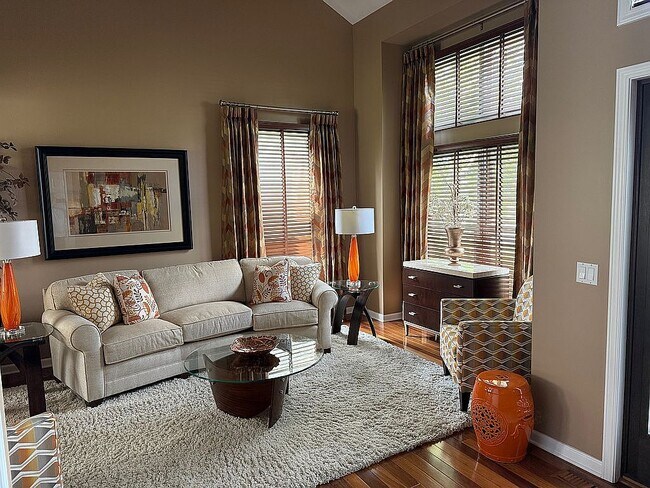 Foto del edificio - 667 Indian Ridge Dr