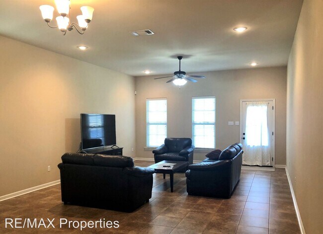 Building Photo - 4 br, 2 bath House - 17066 Enterprise Ave