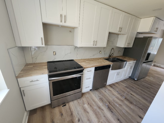 Foto del edificio - 390 W Lake Ave NW