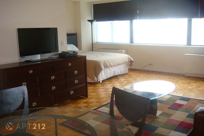 Foto del edificio - 124 W 60th St
