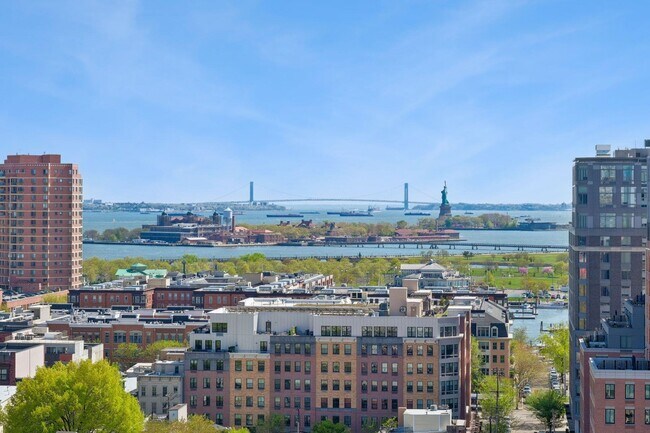 Foto del edificio - 135 Montgomery St