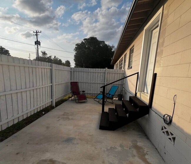 Foto del edificio - 4024 Meadowbrook Ave