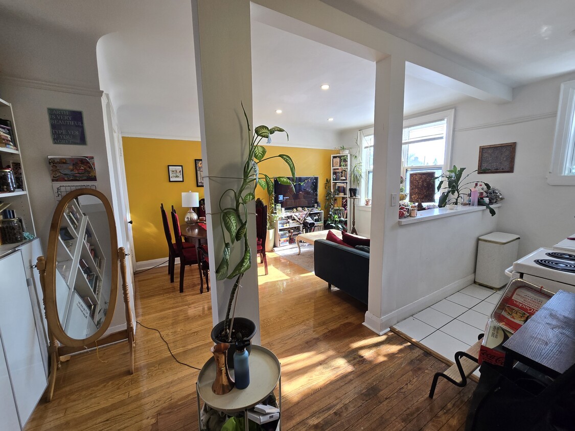 Primary Photo - 1 Bedroom in Luxury Boutique building in F...