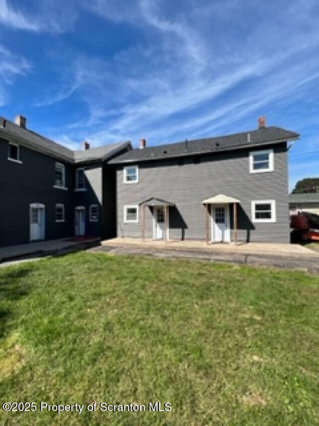 Foto principal - 275 Railroad Ave