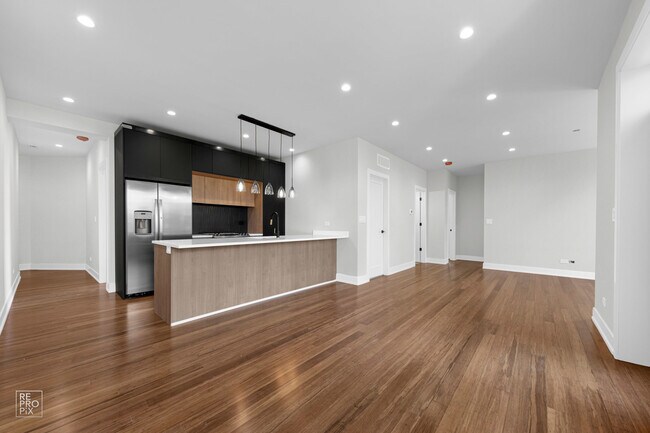 Building Photo - 3057 N Lawndale Ave