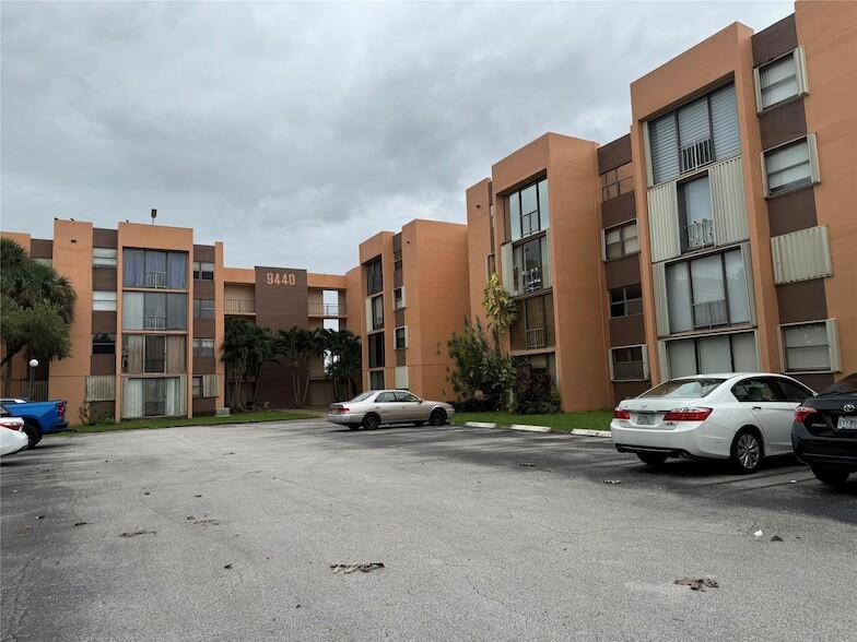 Primary Photo - 9440 W Flagler St