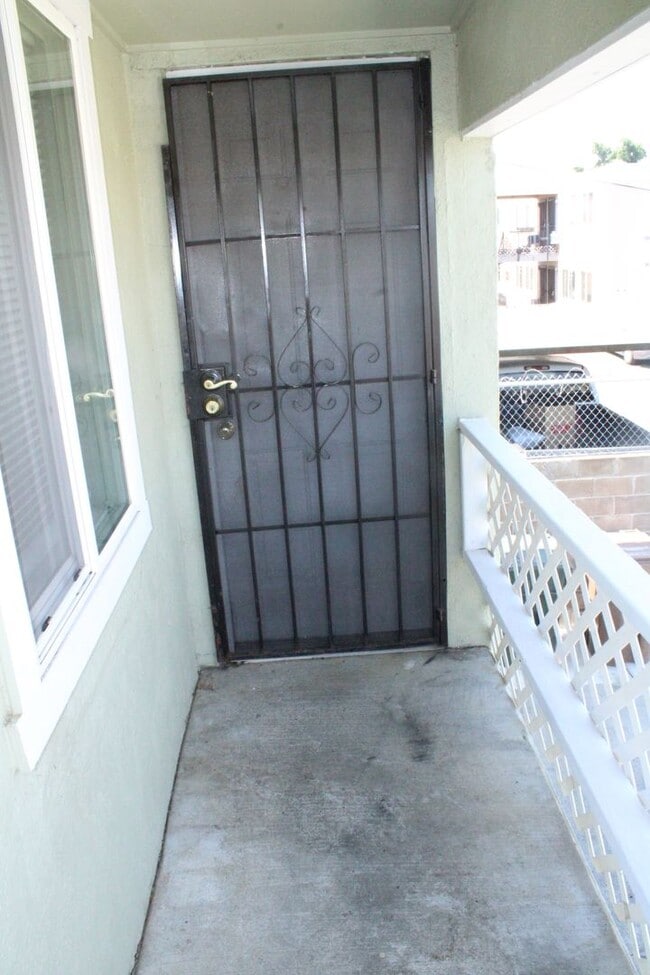 Building Photo - Upstairs 1 Bedroom, 1 Bathroom Unit in Ant...