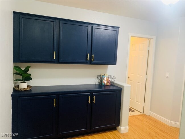 Building Photo - 10637 Amblewood Ave