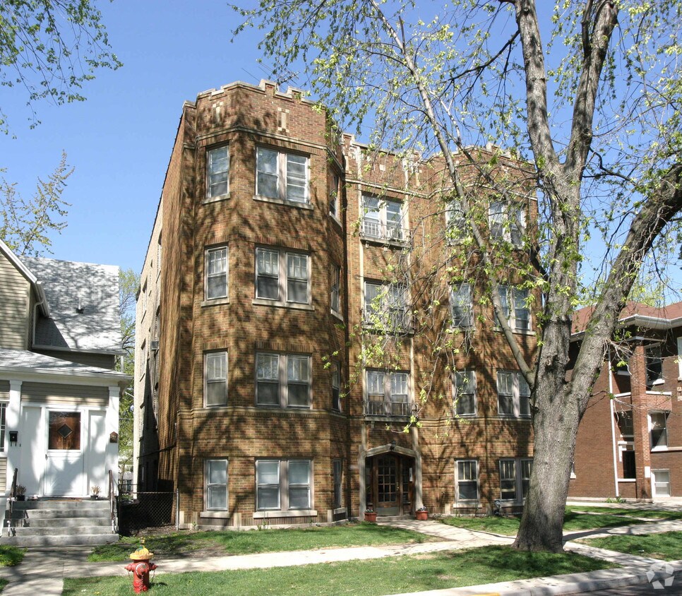 Primary Photo - 3322 S Clinton