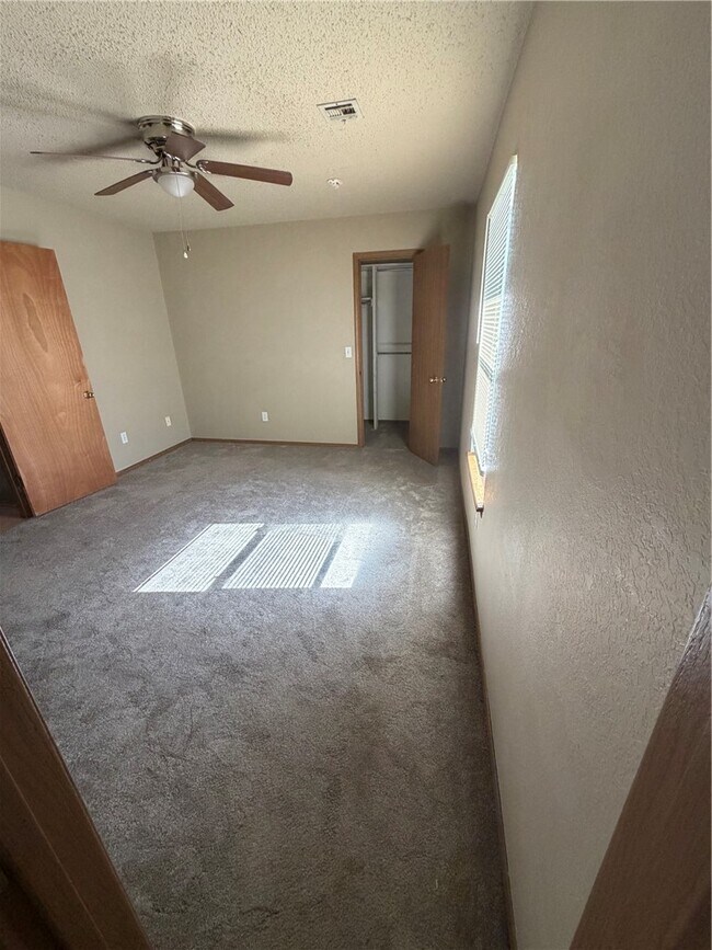 Foto del edificio - 2105 Oakwood Ave
