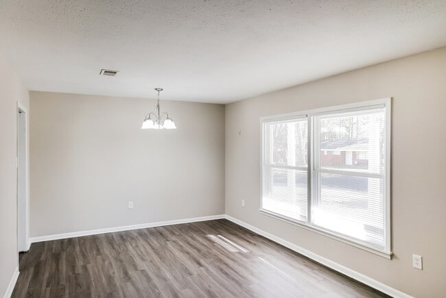 Building Photo - 463 Pemberton Dr