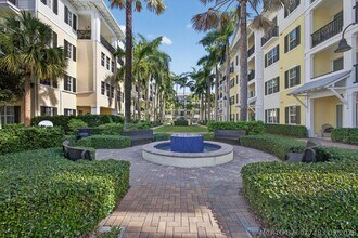 Building Photo - 225 S Latitude Cir