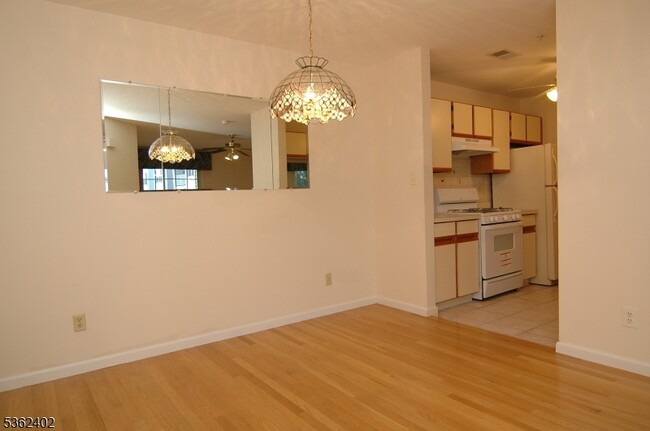 Building Photo - 214 Stratford Pl
