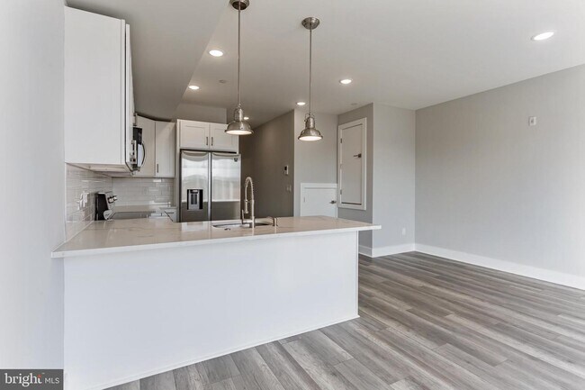 Building Photo - 2208 Ridge Ave