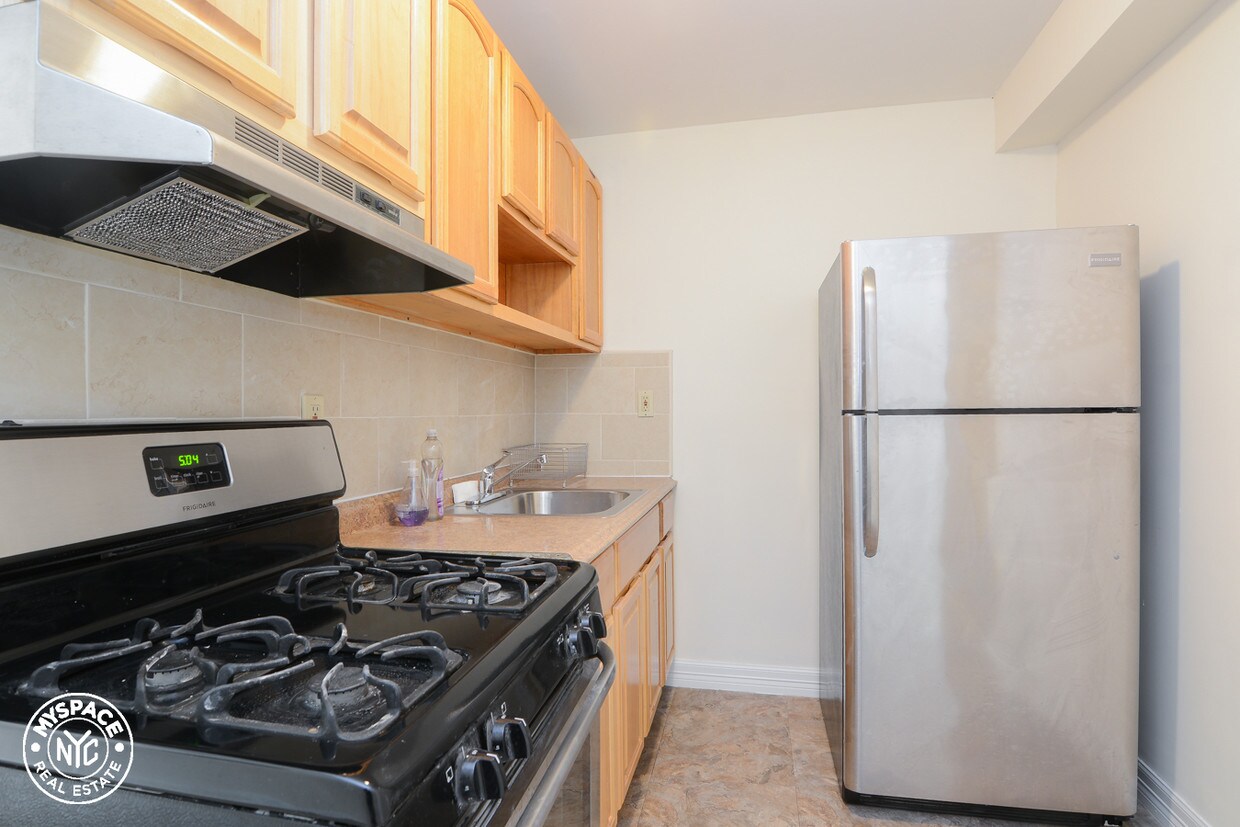 Primary Photo - 681 Flatbush Ave