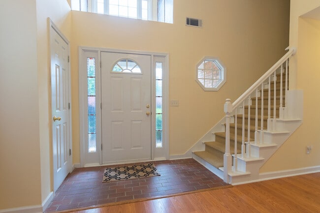 Photo - 340 Bedford Dr House