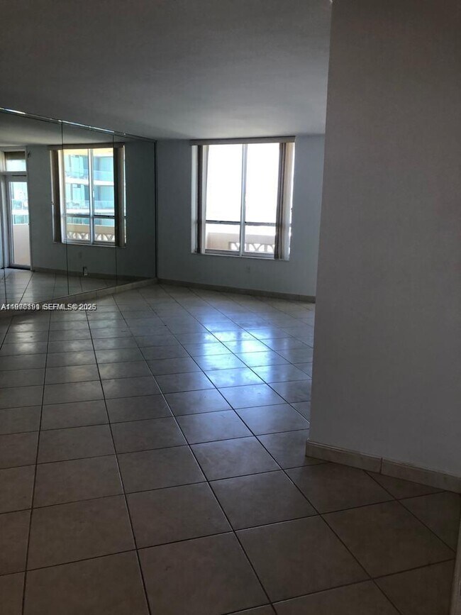 Foto del edificio - 10185 Collins Ave