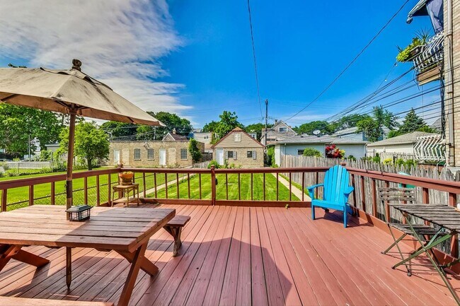 Backyard deck - 2554 W Winnemac Ave