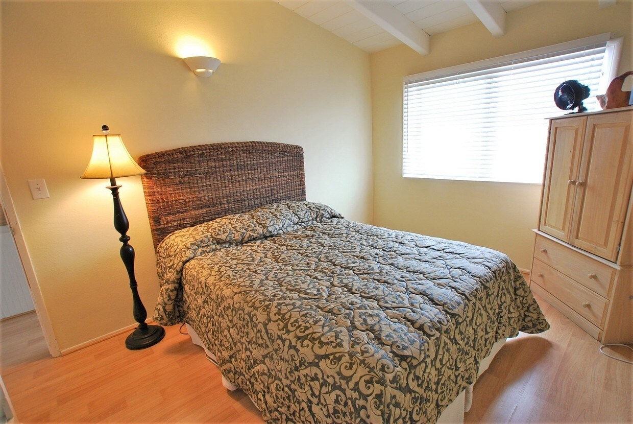 Foto principal - 1727 W Balboa Blvd