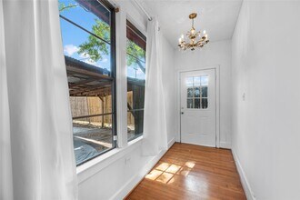 Building Photo - 5419 Gulfton St