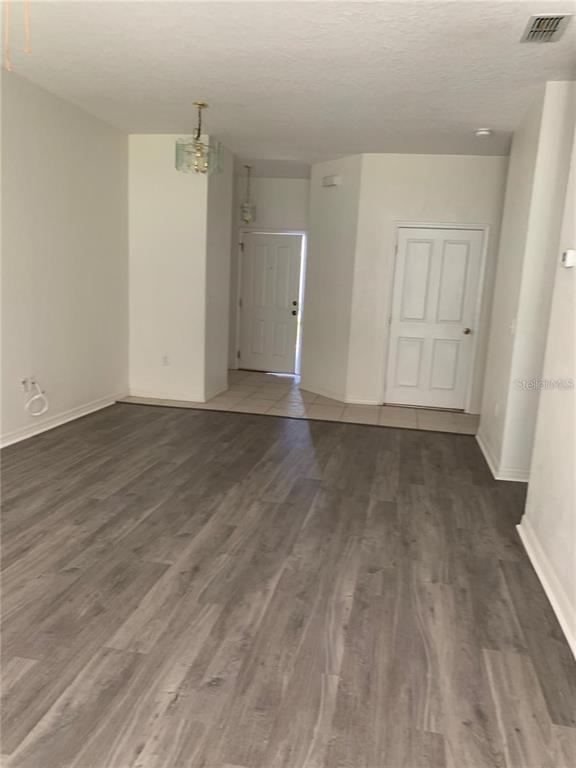 Building Photo - 2035 Winterset Dr
