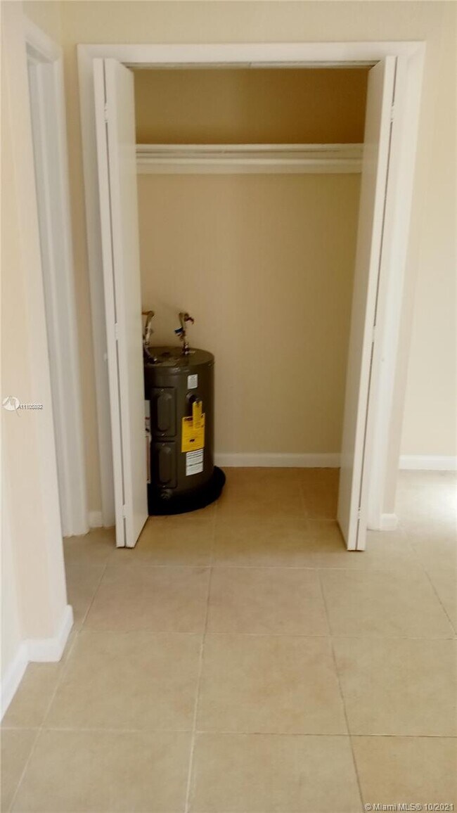 Foto del edificio - 688 NE 85th St