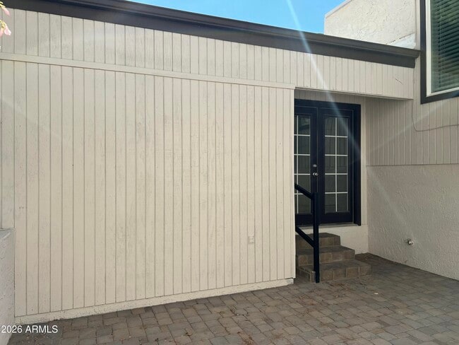 Building Photo - 7527 E Pleasant Run