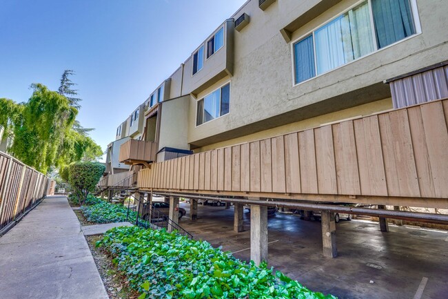 Building Photo - $500 off first months rent!