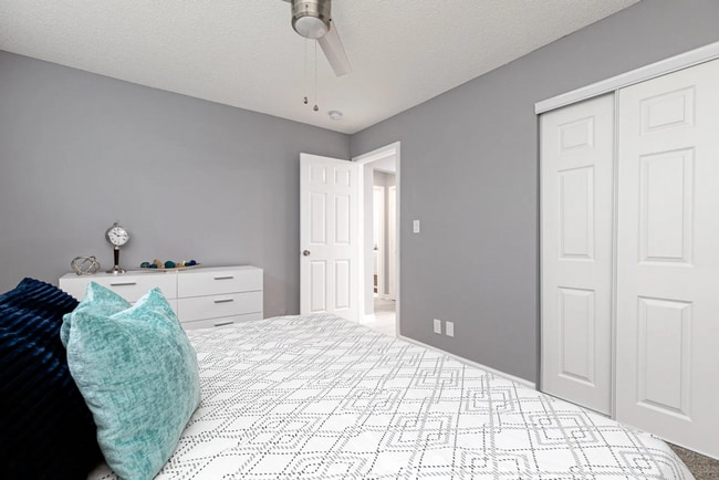 2BR, 1BA - 845SF - Gateway South Apartments
