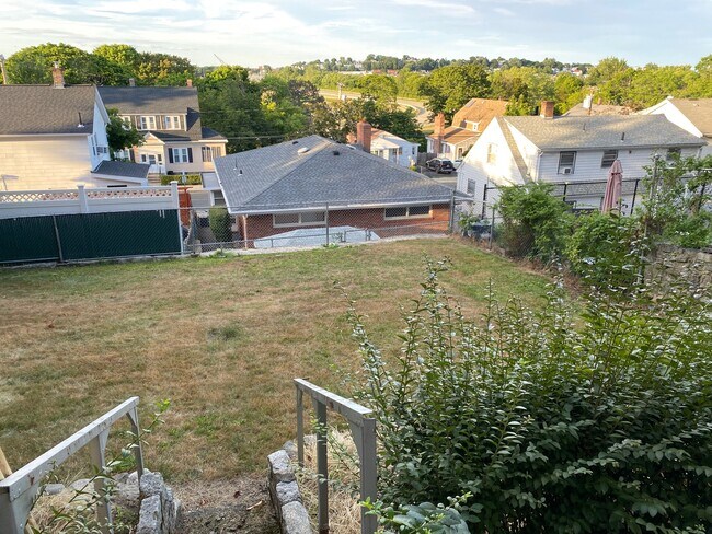 Building Photo - 31 Faywood Ave