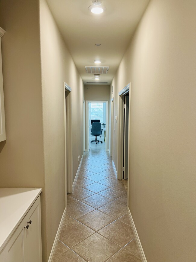Foto del edificio - 45781 Ambara Ct