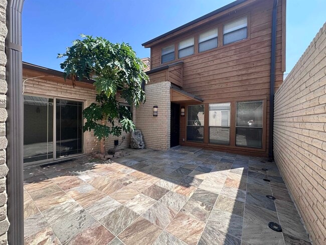 Building Photo - 106 Martingale