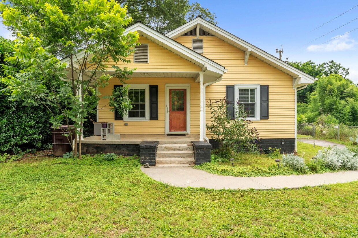Foto principal - Quaint 3-Bedroom Retreat with Fireplace & ...