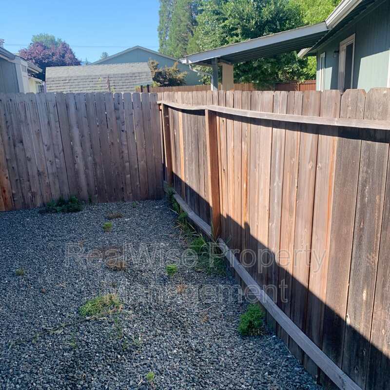 Foto del edificio - 1416 Willow Ln