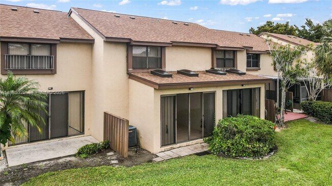 Foto del edificio - 3952 Cocoplum Cir