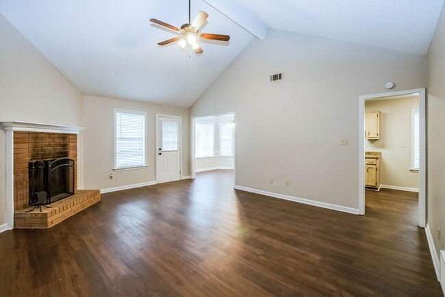 Building Photo - 250 Cross Point Cove