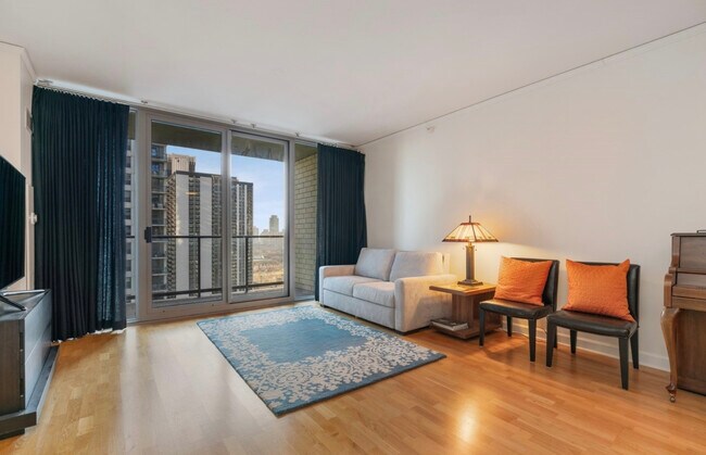 Building Photo - 420 E Waterside Dr