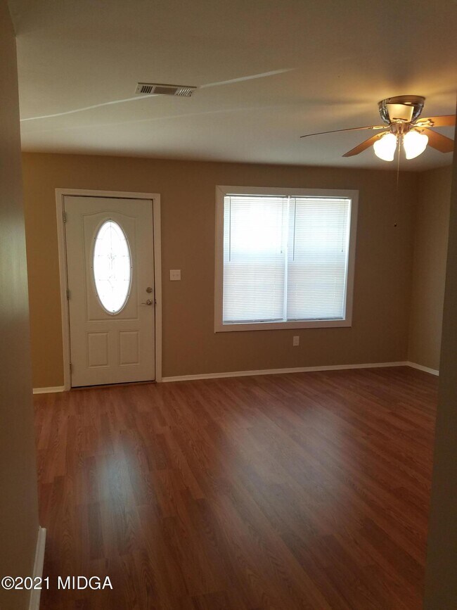 Foto del edificio - 644 American Blvd