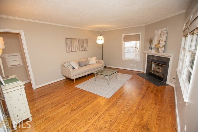 Foto del edificio - 2468 Woodridge Dr