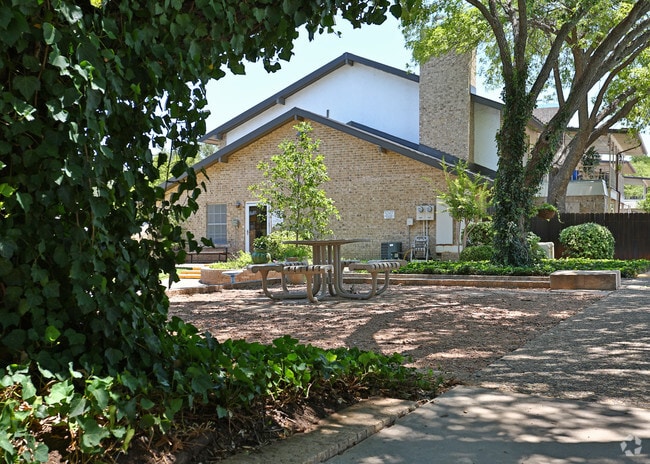 PATIO - Southland Arms