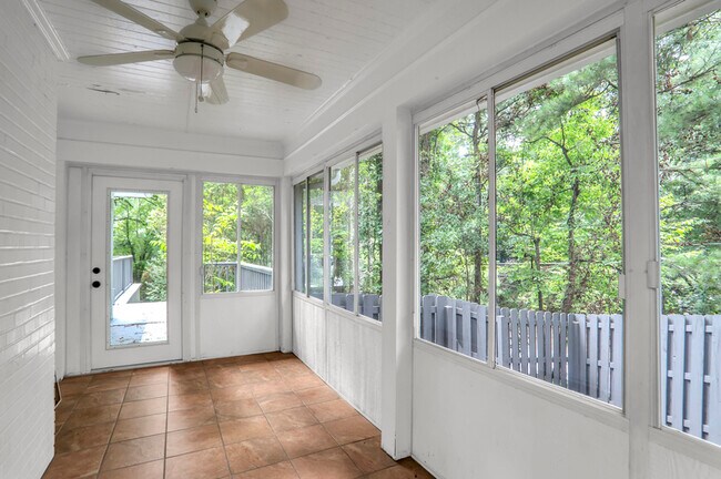Foto del edificio - 2925 Arden Rd NW