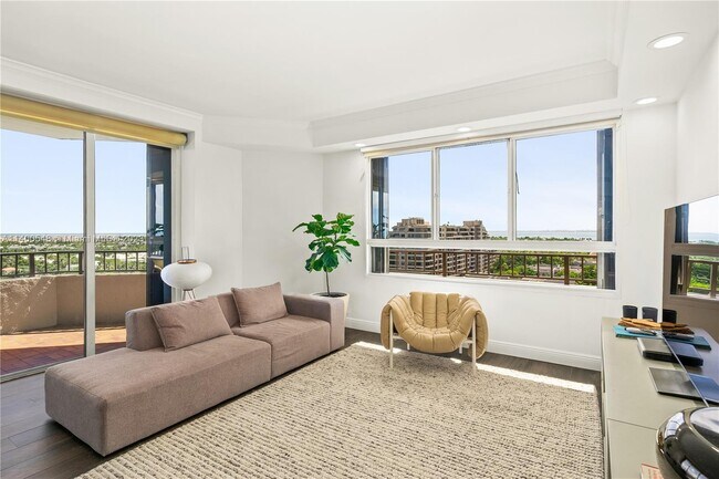 Building Photo - 251 Crandon Blvd