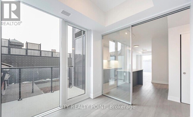 Building Photo - 664 Spadina Ave.