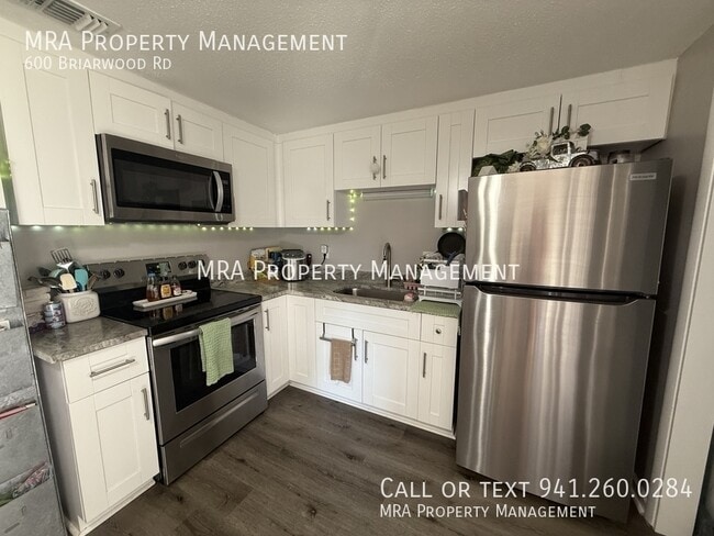 Foto del edificio - 600 Briarwood Rd