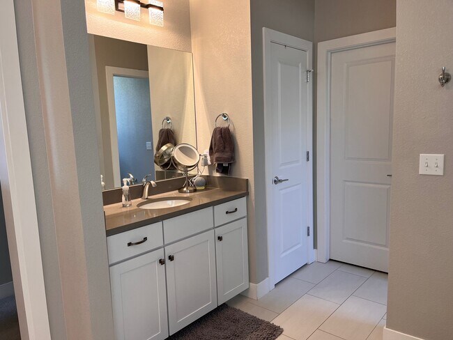 Foto del edificio - 13743 Raritan Ln