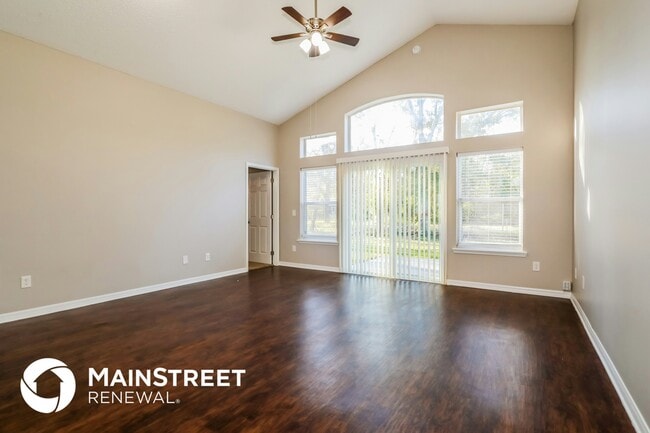 Foto del edificio - 7650 Dover Cliff Dr S