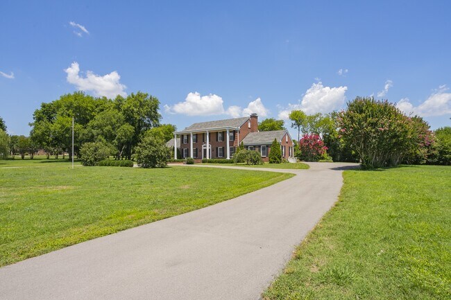 Building Photo - 116 Pineywood Acres Dr