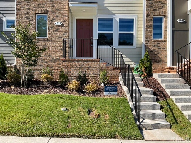 Building Photo - 4019 Mahal Ave