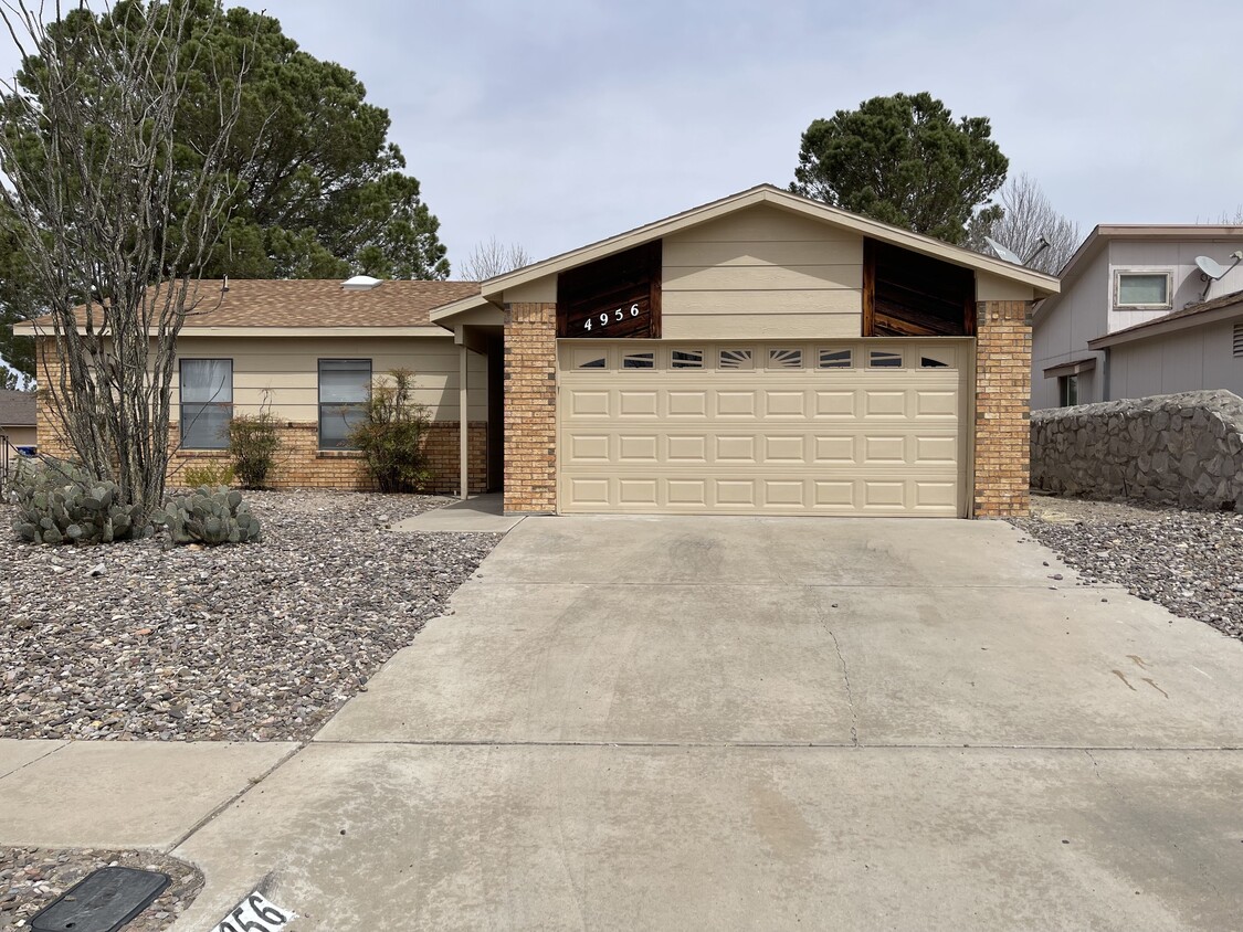 Primary Photo - 4956 Beryl St