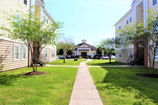 Building Photo - Cadence at Southern University